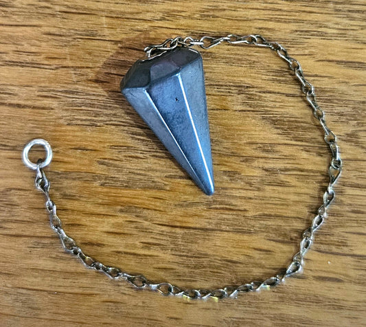 Hematite pendulum